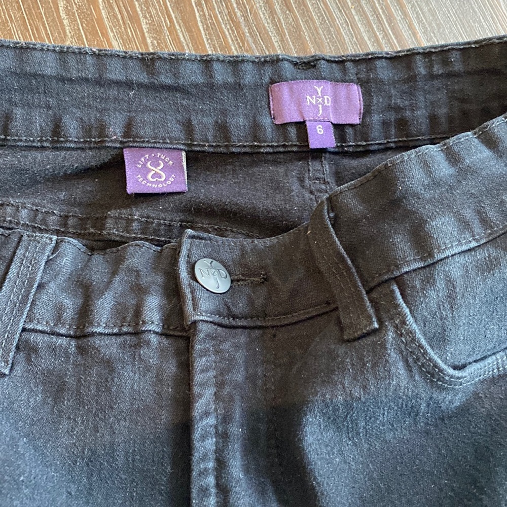 NYD jeans in size 6 boot cut ankle in black.  High rise.